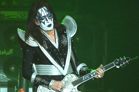 Ace Frehley (Kiss) nearly died in 1976 after being electrocuted on stage. Many venues now ask to see proof that all electrical band and DJ equipment has been PAT tested and is safe to use- we can do this for you! Christian Coma, Kiss Concert, Vinnie Vincent, Kiss Members, Eric Carr, Peter Criss, Kiss Pictures, Ace Frehley, Paul Stanley