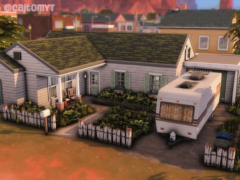 Sims 4 Town Ideas, Sims 4 Low Income House, Big Sims House, Sims 4 Retirement Home, Sims 4 Rundown House, Sims 4 Run Down House, Sims 4 Strangerville House, Strangerville House, Sims4 Build Ideas