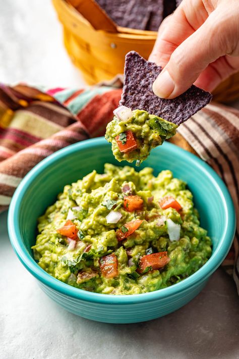 Guacamole Soup, Spicy Guacamole Recipe Easy, Guacamole Mexicano, Guacamole Salsa Recipe, Guacamole Recipe Without Tomato, Authentic Mexican Guacamole Recipe, Mexican Guacamole Recipe, Traditional Guacamole Recipe, Guacamole Sauce