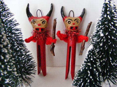 MAGIKAL SEASONS: Crazy Clothes Pin Holiday Christmas Ornaments...Kr... Crazy Clothes, Merry Krampus, Folk Art Christmas, Retro Christmas Decorations, Creepy Christmas, Dark Christmas, Wood Clothes, Clothespin Dolls, Crazy Outfits