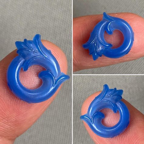 R Simantov Fine Jewelry on Instagram: “Links🌷Hand carved wax model of links for Collection of necklaces and bracelets🌹Please stay home and be safe🙏🏼🇺🇸 #jewelry #jewelrydesigner…” Wax Carved Pendant, Jewellery Animation, Wax Carved Ring, Wax Jewelry, Lost Wax Jewelry, Wax Carving Jewelry, Jewelry Wax, Metal Jewelry Making, Types Of Wax