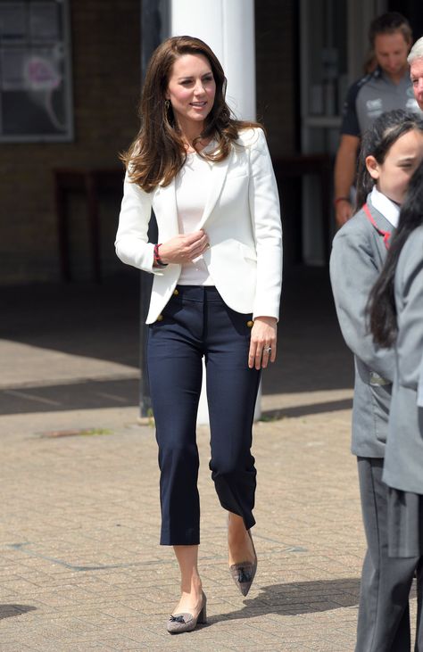 Zara: + J.Crew: 1851 Sailing Engagement Casual Chique Stijl, Climbing Outfits, Herzogin Von Cambridge, Looks Kate Middleton, Chique Outfit, Business Professional Outfits, Look Office, Best Casual Outfits, Middleton Style