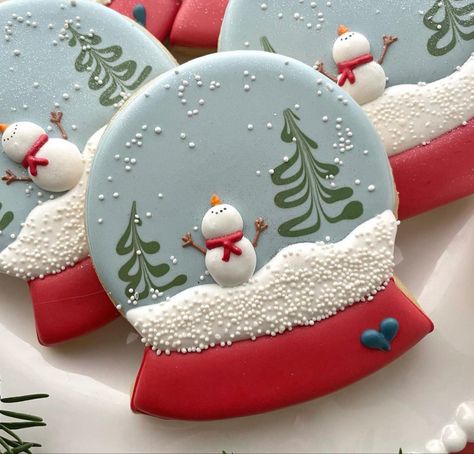 Snow Globe Sugar Cookies Decorated, Snow Globe Cookies Decorated, Snowglobe Cookies Christmas, Snow Globe Sugar Cookies, Snow Globe Cookies, Snow Globe Cookie, Snowglobe Cookies, Cookies 2023, Gingerbread House Ideas