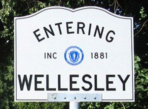 Wellesley Massachusetts Town Line Sign Wellesley Aesthetic, Wellesley Massachusetts, Massachusetts Aesthetic, 2025 Vision, Dream Board, Travel Bucket, Travel Bucket List, East Coast, Massachusetts