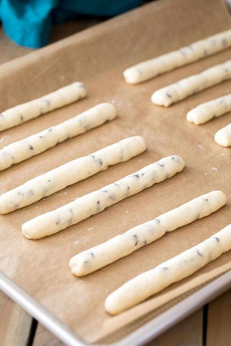 These cute cookie sticks are a fun twist on cookies! Make them for the holidays by dipping in chocolate and covering with festive sprinkles! Cookies For Dipping, Butter Cookie Sticks, Rolled Chocolate Chip Cookies, Cookie Swap Cookie Ideas, Desserts On Sticks, Cookie Sticks Decorated Christmas, Chocolate Chip Cookie Sticks, Easy Holiday Treats For Kids, Orange Shortbread Cookie Sticks