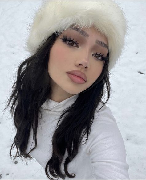 Vampire Bride, Latina Makeup, Make Up Inspiration, Pretty Makeup Looks, Winter Makeup, Cute Makeup Looks, Baddie Makeup, Pretty Selfies, Girls Makeup