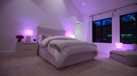 Khloe Kardashian Bedroom, Kardashian Bedroom Decor, Kardashian Homes, Kardashian Bedroom, Cinema Living Room, Khloe Kardashian House, Kardashian Home, Jenner House, Khloe K