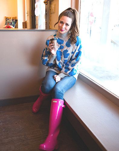 Woman Wearing Pink Hunter Boots | Beverly J. Wilson | Flickr Pink Hunter Boots Outfit, Pink Hunter Boots, Rainboots Outfit, Rubber Boots Fashion, Hunter Boots Outfit, Womens Rubber Boots, Wellies Rain Boots, Rubber Boot, Lace Closure Wig