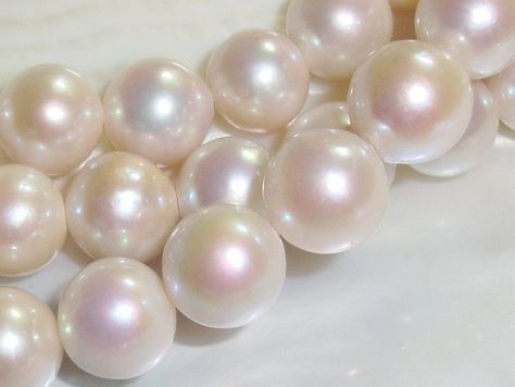 "These are natural pearls, pretty soft lilac pink pearls that are not dye but totally natural. These are elegant, classic, lustrous with a tint of Pink!  Color : Light Pink Lilac Grey - Natural color - Not dye Luster: highest sheen and luster Nacre: lustrous and thick nacre Blemish: 95% - 96% clear Shape : Round (Not perfect like glass pearl) Size: 8.5-9.5mm,standard hole=0.5, use 24 gauge wire Listing:  8\" strand with 22-23 pearls - pearls may come loose 65.00 - 20% More Pearls: http://www.etsy.com/shop/TerraFinds?section_id=6629525 To view Gemstones: http://www.etsy.com/shop/TerraFinds?section_id=6656363 Thank you for shopping at Terra Finds. Please read shipping information before your purchase: www.etsy.com/shop/TerraFinds/policy" Pearl Color Aesthetic, Pink Pearl Aesthetic, Pearl Reference, Pearl Painting, Aesthetic Pearls, Pearls Aesthetic, Pearl Aesthetic, Buy Pearls, Mermaid Aesthetic