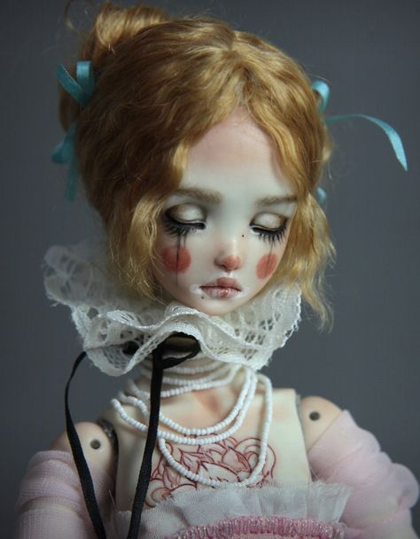 "15″ Brand New Body - Forgotten Hearts dolls are Fine Art Porcelain BJD Dolls that are meticulously hand crafted one at a time. They are made by artists AiiS Roman & Gamalier Bravo. They require many days of dedication, therefore only a few dolls are available every month. You can reach us in all social media @fhdolls About the Porcelain doll: Porcelain Ball Jointed \"BJD\" Doll , Brand new, never used and sold directly by the artists Aiis Roman & Gamalier Bravo From our 15″ 2018 Fine Art BJD Do Porcelain Doll Makeup, Doll Aesthetic, Ball Jointed Doll, Doll Makeup, Jointed Dolls, Doll Costume, Creepy Dolls, Doll Repaint, New Dolls