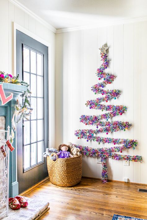 Christmas Playroom, Small Space Christmas Tree, Christmas Wall Decor Diy, Wall Mounted Christmas Tree, Wall Hanging Christmas Tree, Diy Christmas Wall, Wall Christmas Tree, Diy Halloween Decor, Alternative Christmas