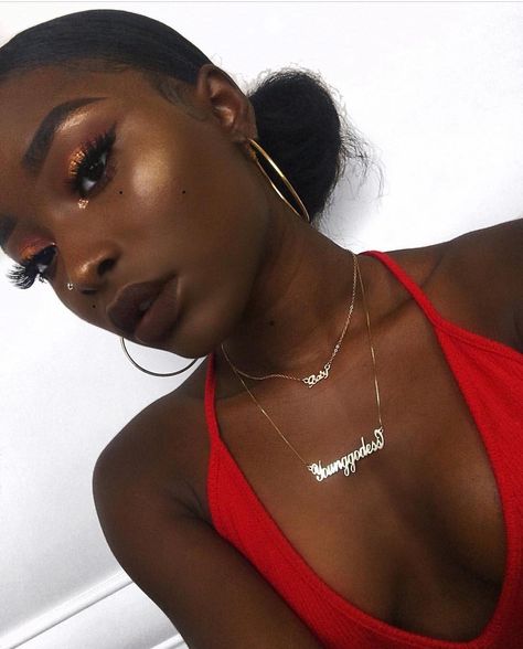 15k Likes, 43 Comments - Dark Skin Women (@darkskinwomen) on Instagram: “@young.godess ・・・ For make-up tutorials follow @darkskinwomen.makeup ” Red Under Eye Makeup, Red Under Eye, Under Eye Makeup, Party Make-up, Make Up Tutorials, Catty Noir, Dark Skin Beauty, Leyte, Artist Outfit