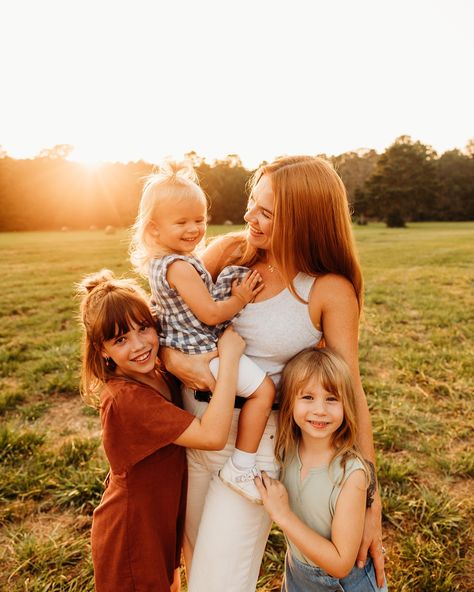 Are you joking? Could this family get any more beautiful? These have me so excited for Fall Family Sessions ☀️ Also if you’re here expecting all my sessions to be edited the same… you’re in the wrong place 😅 we edit for feels around here. Mom Of 3 Photoshoot, 3 Kid Family Photoshoot, Mom 2 Kids Photoshoot, 3 Kids Poses Sibling Pics, Family With 3 Kids Photoshoot, Mom And Children Photoshoot, Mother And Daughters Photo Shoot, Mom 3 Kids Photoshoot, Three Kids Photoshoot Poses