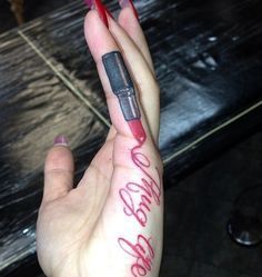 Lipstick Writing, Thug Life Tattoo, Lipstick Tattoo, Writing Tattoo, Tattoo Nails, Lipstick Tattoos, Writing Tattoos, Geniale Tattoos, Makeup Tattoos