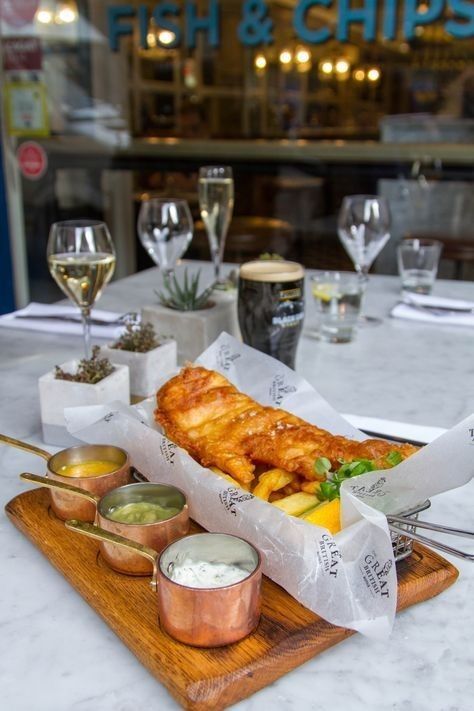 ☆C☆ Fries Serving Ideas, Fancy Fish And Chips, Fish Chips Design, Fish And Chips Restaurant Design, Fish & Chips, Restaurant Ideas Food, Bar Food Ideas Restaurant, Fish Restaurant Design, Seafood Presentation