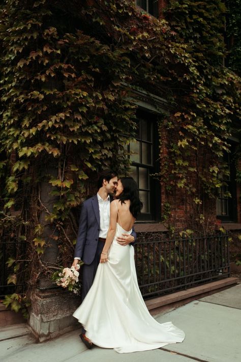 Alleyway Wedding Photos, Nyc Fall Wedding, Fall City Wedding, Small Town Wedding Photos, Nyc Elopement City Hall, Street Wedding Photos, City Bridals, City Wedding Aesthetic, Street Wedding Photography