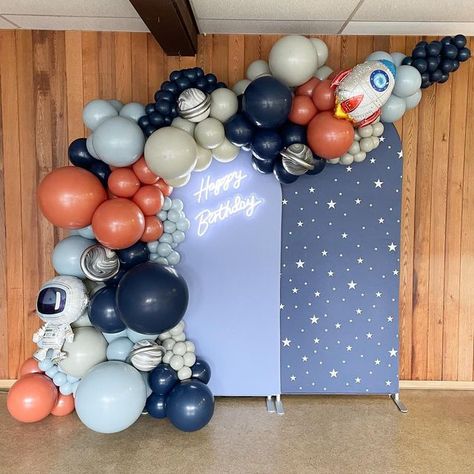 Space Themed Balloon Garland, Outer Space Balloon Garland, Space Theme Balloon Arch, Outer Space Balloon Arch, Space Themed Balloons, Space Theme Balloons, Rocket Themed Birthday Party, Space Theme Backdrop, Space Balloon Arch