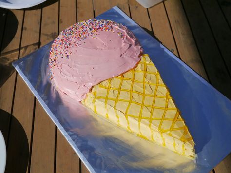 Ice Cream Cake Designs, Drip Cake Tutorial, Shaped Birthday Cake, Digger Cake, Violet Cakes, Ice Cream Cone Cake, Strawberry Birthday Cake, Ice Cream Birthday Cake, Bday Party Kids