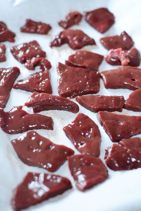 Beef Liver Dog Treats Recipe, Dehydrator Dog Treats, Dog Treat Recipes Easy, Beef Liver Dog Treats, Dog Training Treats Recipe, Liver Dog Treats, Homemade Dog Cookies, Dog Cake Recipes, Cook Dog Food