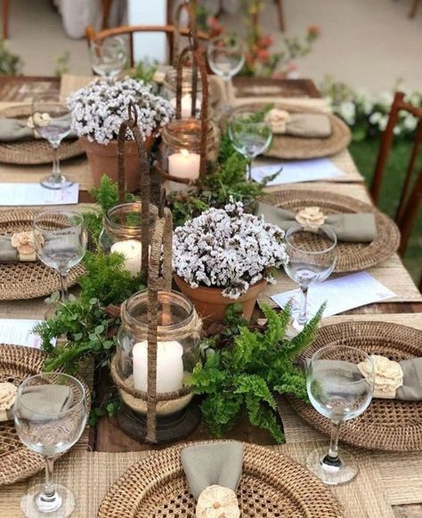 Wedding Ideas Table Settings, Winter Table Centerpieces, Winter Table Decorations, Tafel Decor, Perfect Hostess, Table Setting Decor, Winter Table, Dinner Table Decor, Beautiful Table Settings