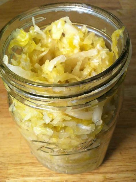 Fermented foods are full of wonderful probiotics that are critical to our gut health. Here I share easy recipe for probiotic rich raw sauerkraut and its benefits. Sourcrout Recipes, Raw Sauerkraut, Vegetable Salads, Fermented Veggies, Sauerkraut Recipes, Fermented Vegetables, Probiotic Foods, Raw Food Diet, Raw Foods