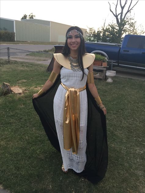 Diy Cleopatra Outfit, Diy Egypt Costume, Egypt Costume Diy, Egypt Costume Women, Diy Egyptian Goddess Costume, Cleopatra Diy Costume, Kleopatra Costume, Cleopatra Halloween Costume Diy, Pharoah Costume