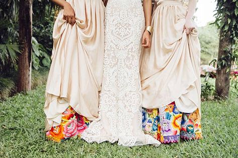 Peruvian inspired wedding ideas | Photo by Pabelona Studio | Read more - http://www.100layercake.com/blog/?p=79371 Officiant Outfit Female Wedding, Peruvian Wedding Cake, Peru Wedding Ideas, Peruvian Wedding Dress, Wedding Ideas Bohemian, Peruvian Inspired Wedding, Peruvian Wedding, Peruvian Dress, Peru Wedding