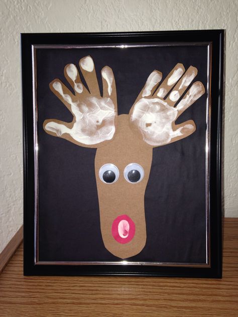 Rudolph the red nose rain deer. Hand print antlers, a foot tracing, and a thumb print. Perfect toddler Christmas craft. Handprint Moose, Toddler Christmas Craft, Deer Crafts, Moose Crafts, Rain Deer, Home Daycare Ideas, Preschool Winter, Thumb Print, Christmas Crafts For Toddlers