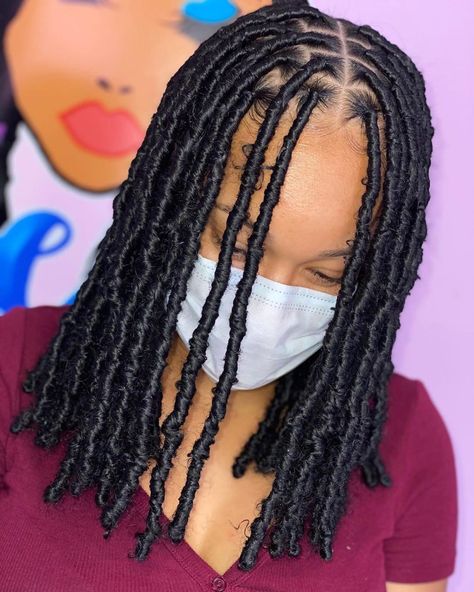 Beauty Depot on Instagram: “| @zoeysbeautyparlour So Pretty 🥰😍 I actually love the video 😍 swipe to see the video 🥰❤️😍. . . . They be so nice and soft and versatile…” Locs With Middle Part, Natural Hair Braids For Black Women, Simple Braiding Hairstyles, Loc Braids, Locs Hairstyles For Women, Crochet Hairstyles, Soft Locs, Short Box Braids Hairstyles, Butterfly Locs