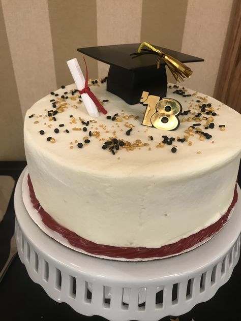 Graduation cake Classy Graduation Cake, Simple Graduation Cakes, College Graduation Cakes, Graduation Cake Designs, Graduation Party Desserts, Graduation Desserts, Bts Cake, Graduation Party Cake, Grad Cake