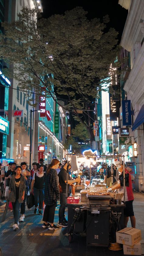 Seoul Shopping Street, South Korea Seoul Food, Myeongdong Seoul Aesthetic, Myeongdong Aesthetic, South Korea Shopping, Korea Myeongdong, Shopping In Korea, Shopping Korea, Myeongdong Shopping