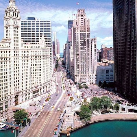 Chicago In March, Visiting Chicago, Chicago Magnificent Mile, Bissell Carpet Cleaner, Home Decor Ideas Bedroom, Cool Kids Bedrooms, Magnificent Mile, Decor Ideas Bedroom, Visit Chicago