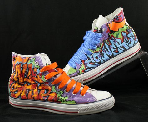 Graffiti Converse Graffiti Shoes, Converse Design, Converse Shoes Womens, Graffiti Designs, Shoe Art, Converse Sneakers, Unusual Design, Diy Shoes, Painted Shoes