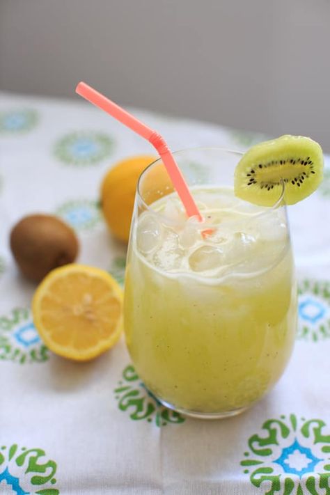 Kiwi Lemonade Recipe, Kiwi Lemonade, Summer Drinks Alcohol Recipes, Drinks For Summer, Mango Lemonade, Fresh Squeezed Lemonade, Summer Drinks Alcohol, Blueberry Lemonade, Lemonade Drinks