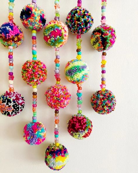 DIY Beaded Pom Pom Wall Hanging - the neon tea party Pompom Art Wall Hangings, Pom Pom Planets, Pom Pom Ghost Craft, Craft Hanging Decorations For School, Diy Bead Decorations, Things To Do With Pom Poms, Pom Pom Home Decor, Easy Diy Pom Poms, Jumbo Pom Pom Diy