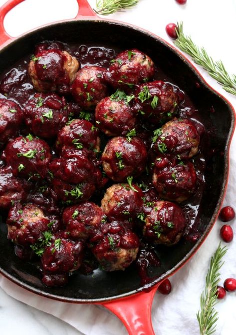 Cranberry Wine Meatballs Wine Meatballs, Cranberry Sauce Meatballs, Chicken Cranberry, Cranberry Meatballs, Cranberry Wine, Sweet Appetizer, Cranberry Cheese, Sauce For Chicken, Cranberry Recipes