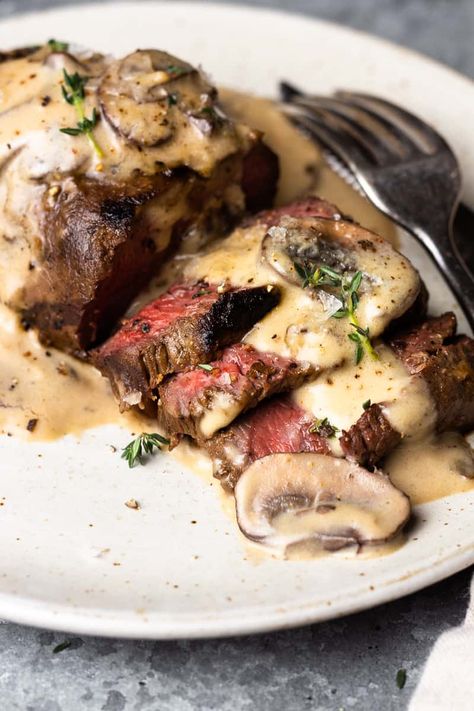 Sherry Mushroom Sauce, Sides For Roast Beef, Sous Vide Roast Beef, Deer Steak Recipes, Venison Steak Recipes, Venison Backstrap Recipes, Béarnaise Sauce, Backstrap Recipes, Deer Steak