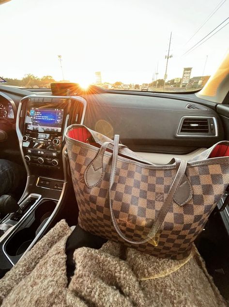 It never gets full! Neverfull Mm, Vuitton Neverfull, Lv Bag, Vuitton Bag, Louis Vuitton Bag Neverfull, Louis Vuitton Neverfull, Louis Vuitton Bag, Louis Vuitton, Tote Bag