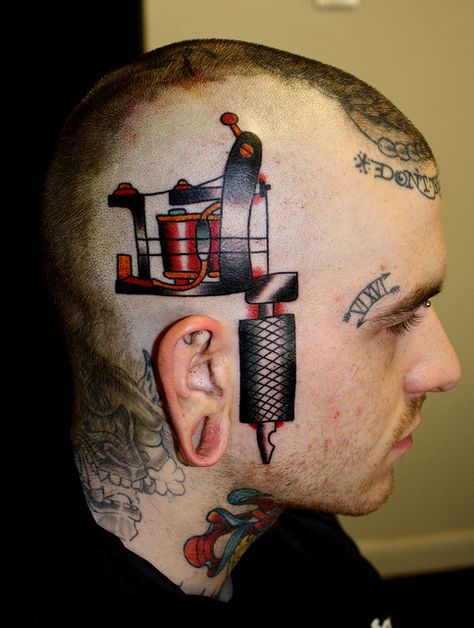 bulldog tattoo machine on head by Myke Chambers Tattoos. Skinhead Tattoos, Tato 3d, Best 3d Tattoos, Lock Tattoo, Tato Tradisional, Bulldog Tattoo, Weird Tattoos, Bad Tattoos, 3d Tattoos