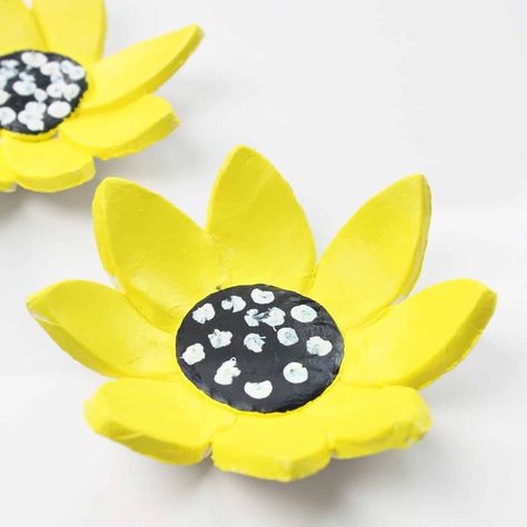 Clay Crafts Air Dry Ideas, Kids Art And Craft, Clay Sunflower, Sunflower Craft, Dried Sunflowers, Valentines Day Crafts, School Art Activities, Clay Owl, Camp Crafts