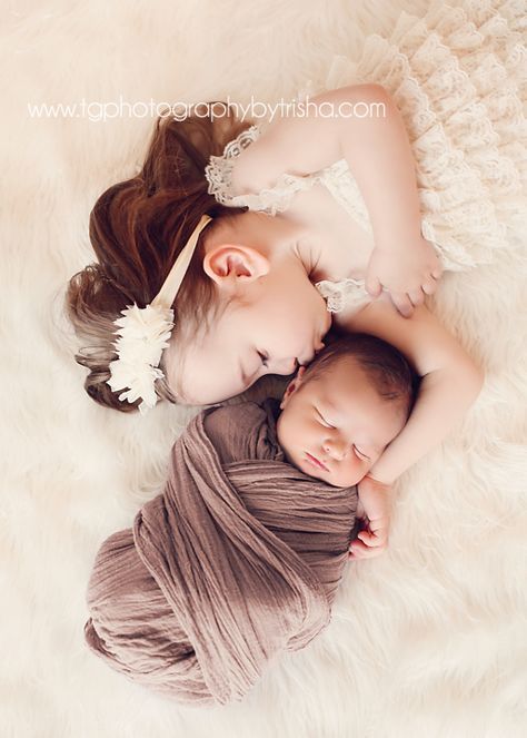 Siblings Photoshoot, Baby Brothers, Sibling Photography Newborn, Photo Bb, Newborn Sibling, Sibling Pictures, Foto Newborn, Baby Fotografie, Sibling Poses