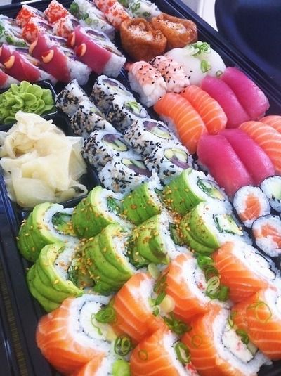 Suuuussshhhhiiii! Love. Koreansk Mad, Types Of Sushi, God Mat, Sushi Recipes, Think Food, Food Obsession, Bento Box, Pretty Food, Food Cravings