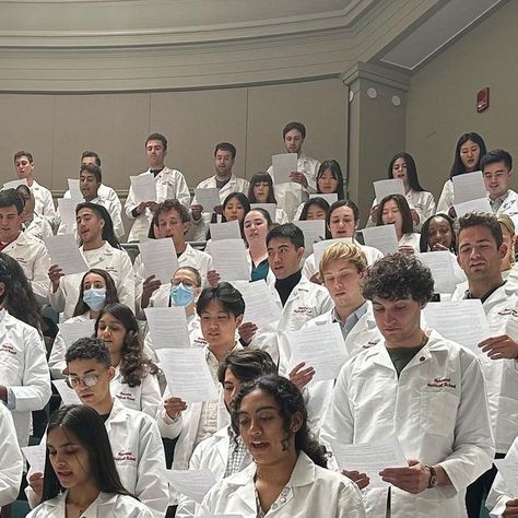 Harvard Medical School on Instagram: "First-year students gathered to recite an oath to themselves, each other, and their future patients. An annual tradition, the oath is written by the students in their first week at HMS. #HarvardMed #HarvardMed27 #WhiteCoat" Acceptance Letter Medical School, Medical Field Vision Board, Med School Manifestation, Yale University Medical School, Accepted Into Medical School, First Year Medical Student, Duke Medical School, Harvard Med School Aesthetic, Medical School Acceptance Letter