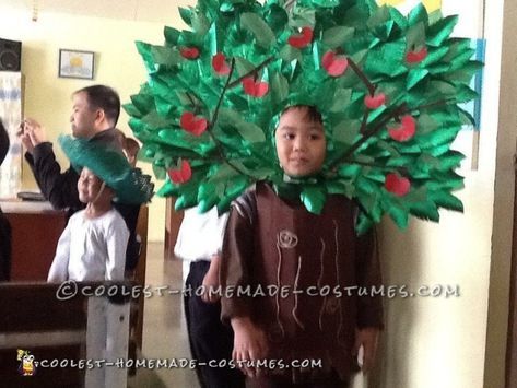 Cool Little Tree Costume Apple Tree Costume, Tree Fancy Dress, Tree Halloween Costume, Diy Costume Ideas, Wizard Of Oz Musical, Tree Costume, Giving Tree, Easy Costume, Arctic Fox Hair Color