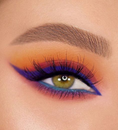 Makeup Artist / Munich (@makeupbyevva) • Instagram photos and videos Makeup With Blue Eyeliner, Colorful Summer Makeup, Easy Pretty Makeup, Emo Scene Makeup, Makeup Ideas For Summer, Pretty Makeup Ideas, Makeup For Summer, Scene Makeup, Graphic Makeup