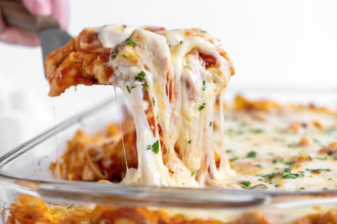 Baked Tortellini Casserole - Recipes For Holidays Frozen Tortellini Bake Recipes, Frozen Tortellini Bake, Make Ahead Tortellini Bake, Cheesy Baked Tortellini Casserole, Baked Tortellini Casserole Alfredo, Baked Tortellini Casserole, Easy Pasta Dinner Recipes, Tortellini Bake, Easy Pasta Dinner