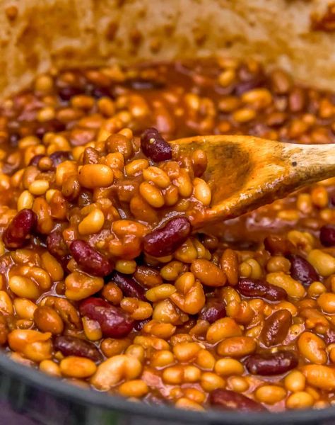 Sweet, smoky, and ultra-satisfying, this flavorful, oil-free Vegan Baked Beans recipe is a healthy spin on a classic potluck and holiday dish. #wholefoodplantbased #vegan #oilfree #glutenfree #plantbased | monkeyandmekitchenadventures.com Lakehouse Food, Wfpbno Recipes, Vegan Baked Beans, Cooking Beans, Beans Potatoes, Monkey And Me Kitchen Adventures, Monkey And Me, Baked Beans Recipe, Healthy Oil