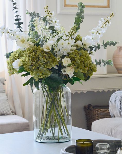 Modern Fake Flower Arrangements, Diy Flower Centerpieces Home, Artificial Vase Arrangements, Faux Flowers Uk, Modern Artificial Flower Arrangements, Vase With Artificial Flowers Decor, Artificial Flower Arrangements Tall Vase, Flowers Vase Arrangements, Flower Vase Arrangements Decorations