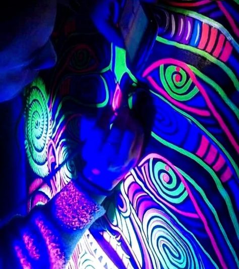 Blacklight painting Blacklight Aesthetic, Blacklight Painting, Oc Inspo, Black Light, Painter, Neon Signs, Neon, Black