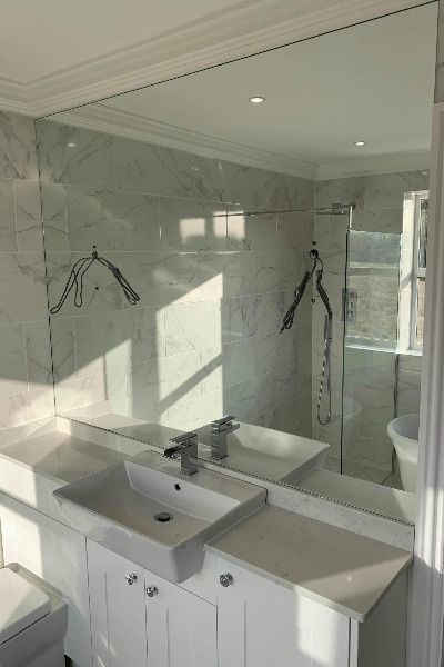 custom bathroom mirrors Giant Bathroom Mirror, Mirrored Walls Bathroom, Full Wall Mirror Bathroom, Big Mirror Bathroom, Splash Back Ideas, Full Wall Mirror, Bathroom Cupboards, Bathroom Mirror Design, Suite Ideas